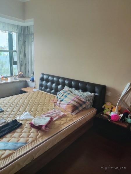 恒大名都精装好房5房/2厅/3卫朝南275平米210万
