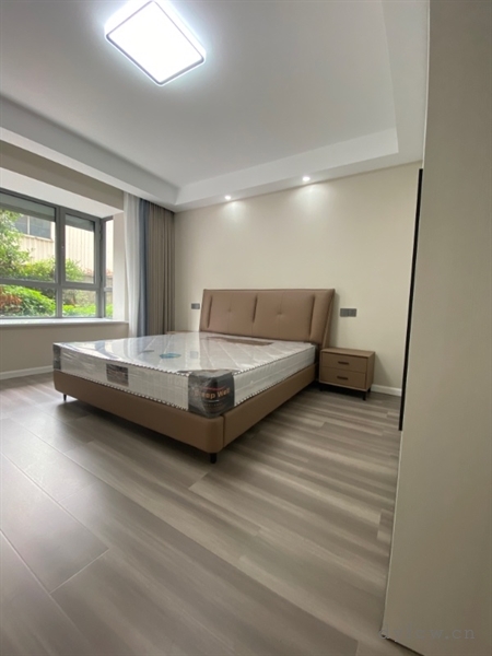 开发区双学区房金鼎162平139.8万新装修未住第一排采光佳位置