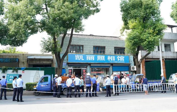我市对姜家园片区一被征收房屋依法实施强制拆除